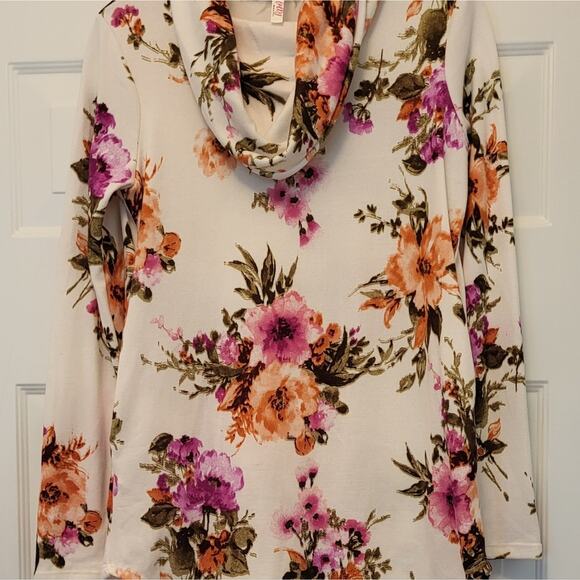 NWOT Red Lolly BOHO Floral Top Sweater Size Medium Cowl Neck - Picture 11 of 16
